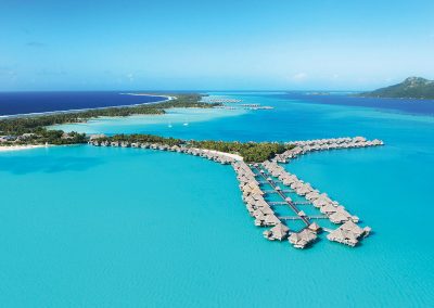 couple-retreat-offer-st-regis-luxury-overwater-bungalow-e-tahiti-travel