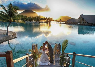 cérémonie-de-mariage-bora-bora-polynesie-coucher-du-soleil-e-tahiti-travel