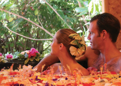 diapo-couple-massage-excursions-activities-moorea-detente-relaxation-helene-spa-hotel-e-tahiti-travel